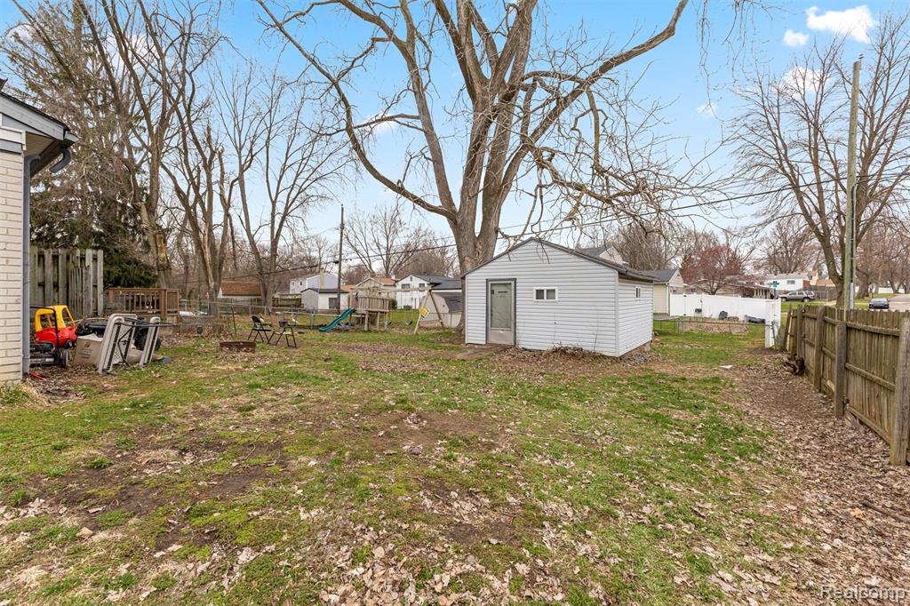 8781 Nottingham Drive, Ypsilanti, MI 48198 — Photo 10