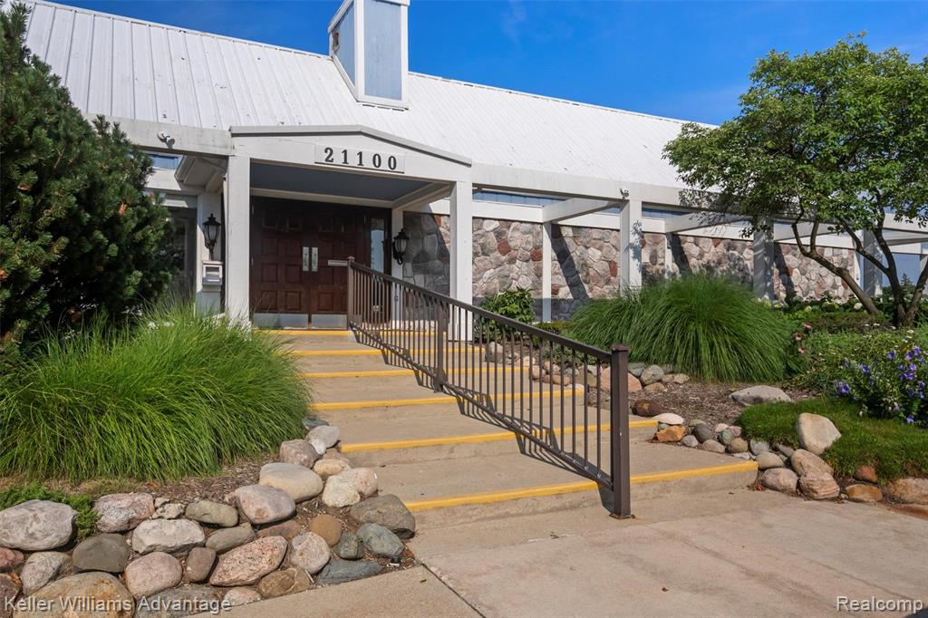 42105 Roscommon Street, Novi, MI 48167 — Photo 47