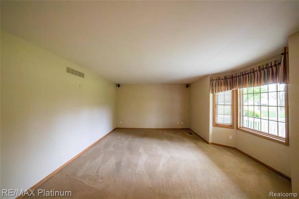 12987 Holtforth Road, Fenton, MI 48430 — Photo 7