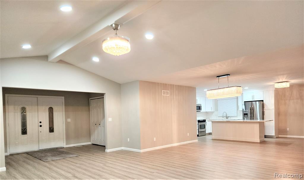 915 STANFORD Circle, Rochester Hills, MI 48309 — Photo 4