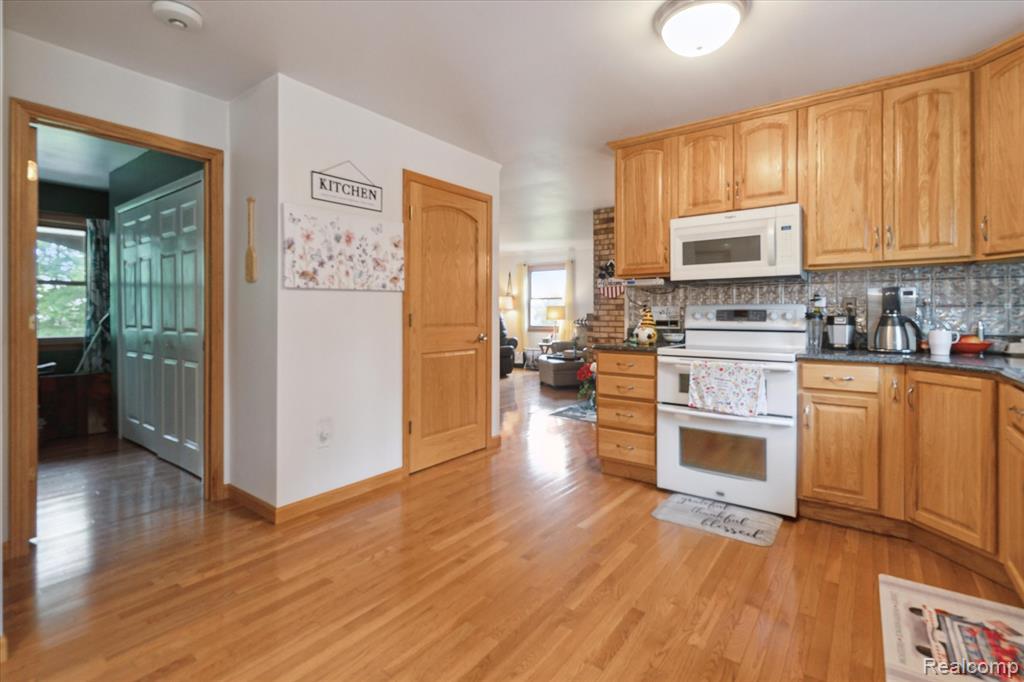 2057 W Brown Road, Mayville Vlg, MI 48744 — Photo 2