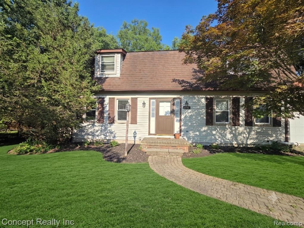 21467 Jewell Court, Grosse Ile, MI 48138