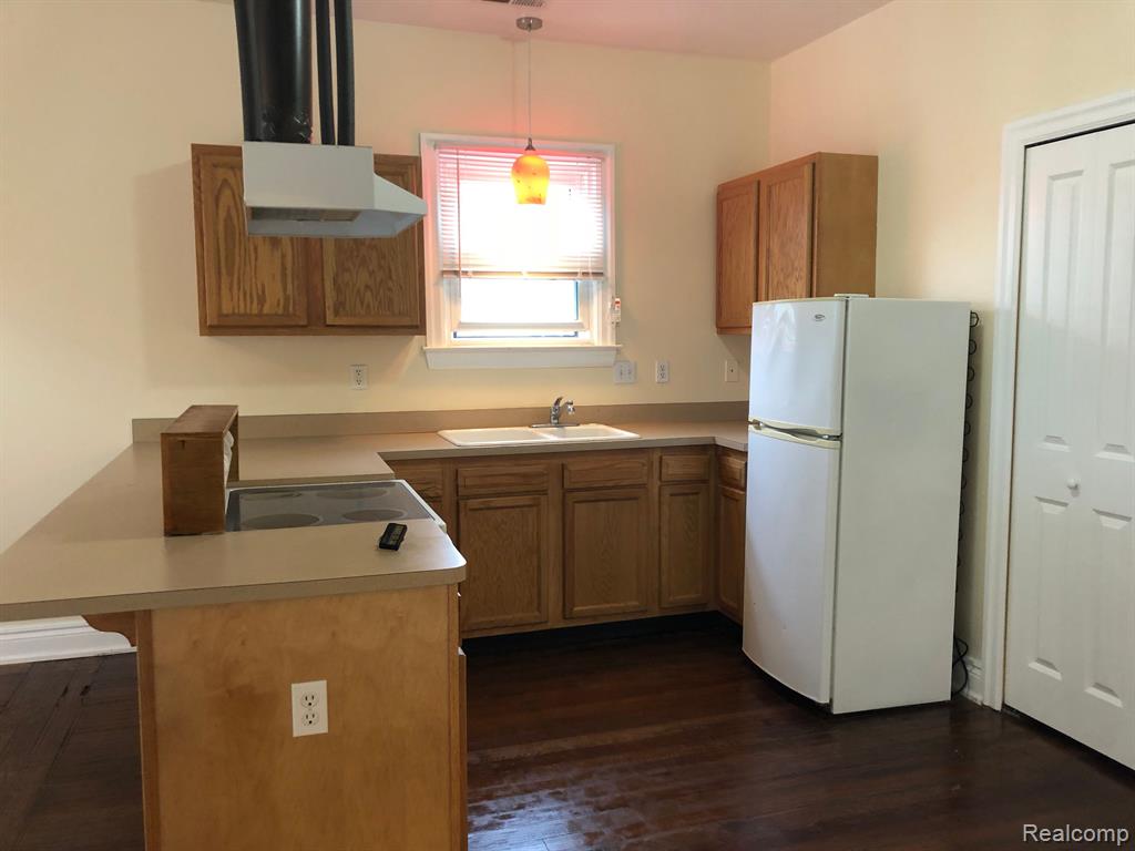 7941 AGNES Street, Detroit, MI 48214 — Photo 15