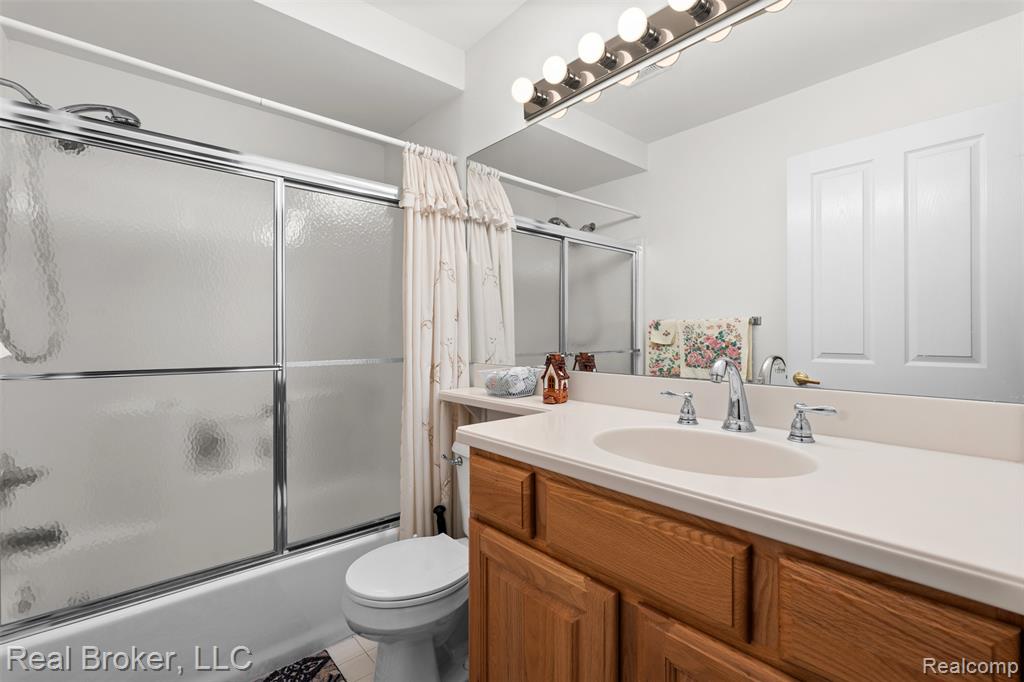 5776 Woodview Drive, 6, Sterling Heights, MI 48314 — Photo 19