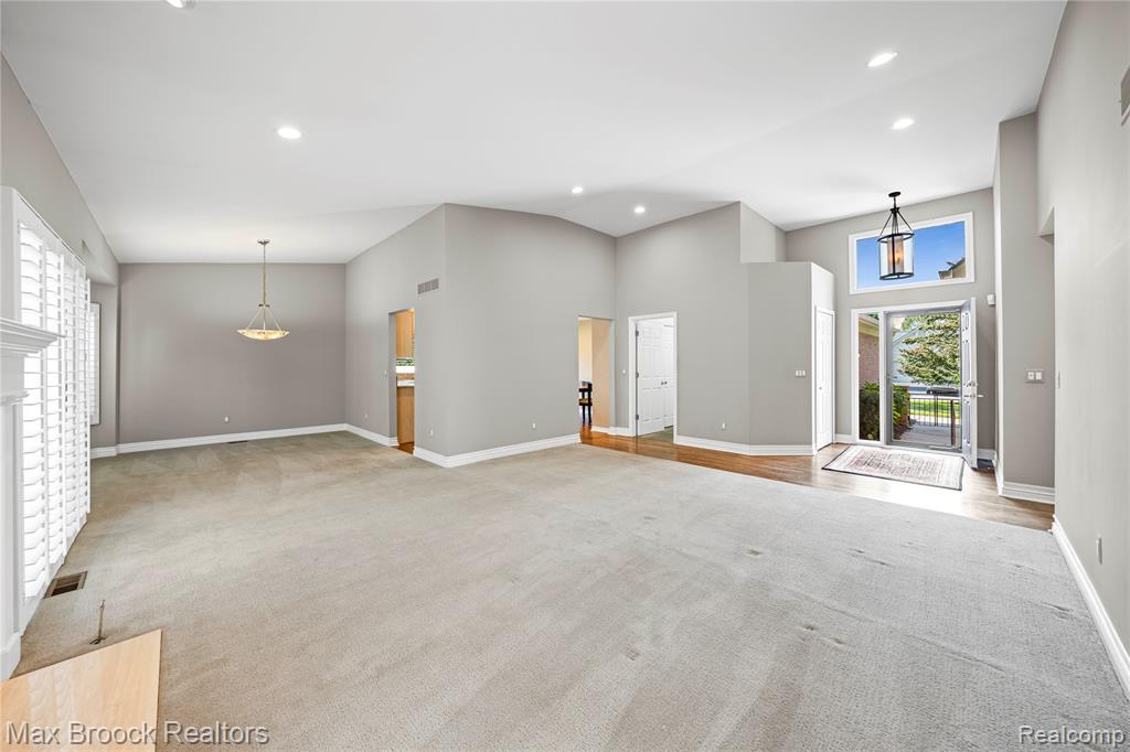 5015 Lake Vista Drive, West Bloomfield, MI 48323 — Photo 12