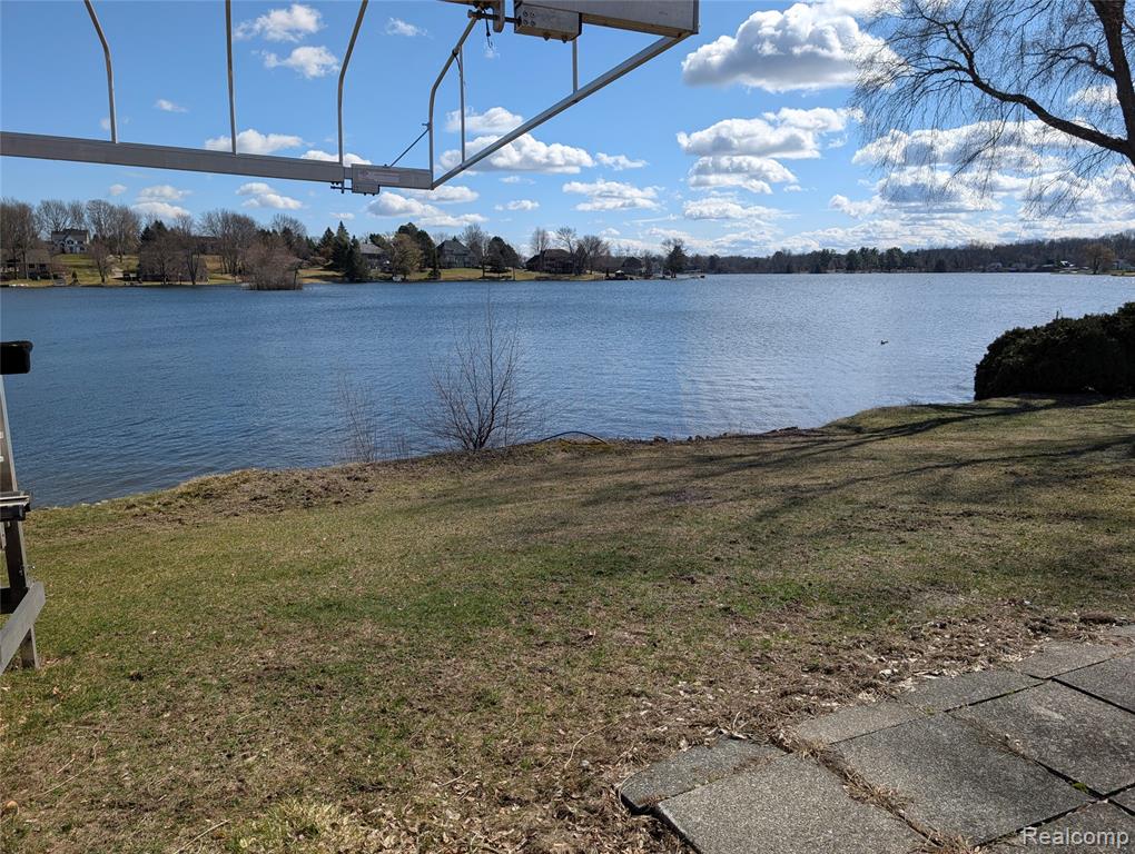 8461 Woodland Shore Drive, Brighton, MI 48114 — Photo 25