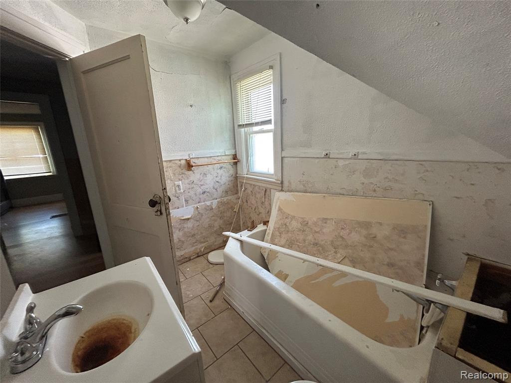 40 Dwight Avenue, Pontiac, MI 48341 — Photo 17