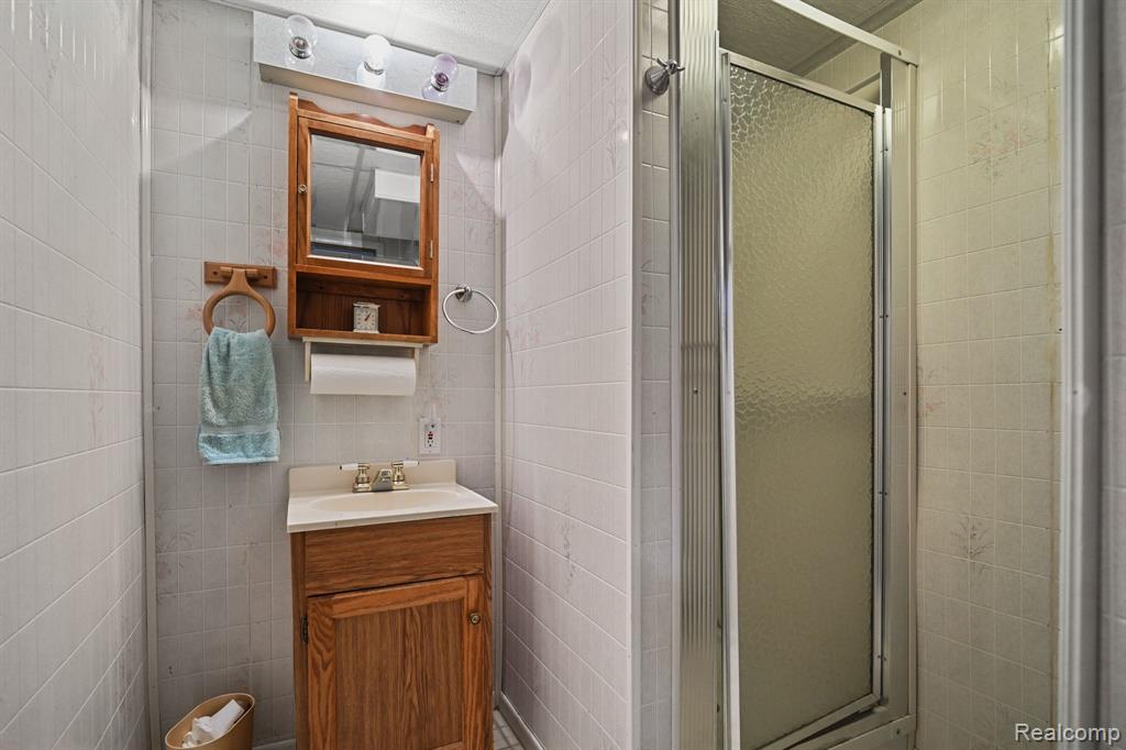 47450 LIZABETH Drive, Chesterfield, MI 48047 — Photo 18