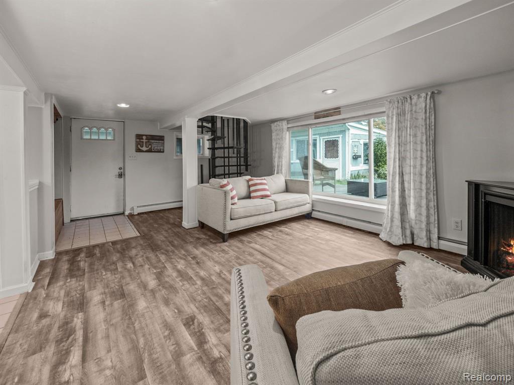 414 S SHOREWOOD Court, Lake Orion, MI 48362 — Photo 10