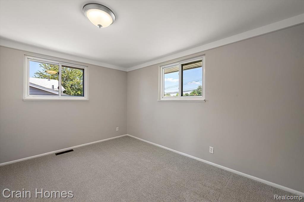 39648 Parklawn Drive, Sterling Heights, MI 48313 — Photo 30
