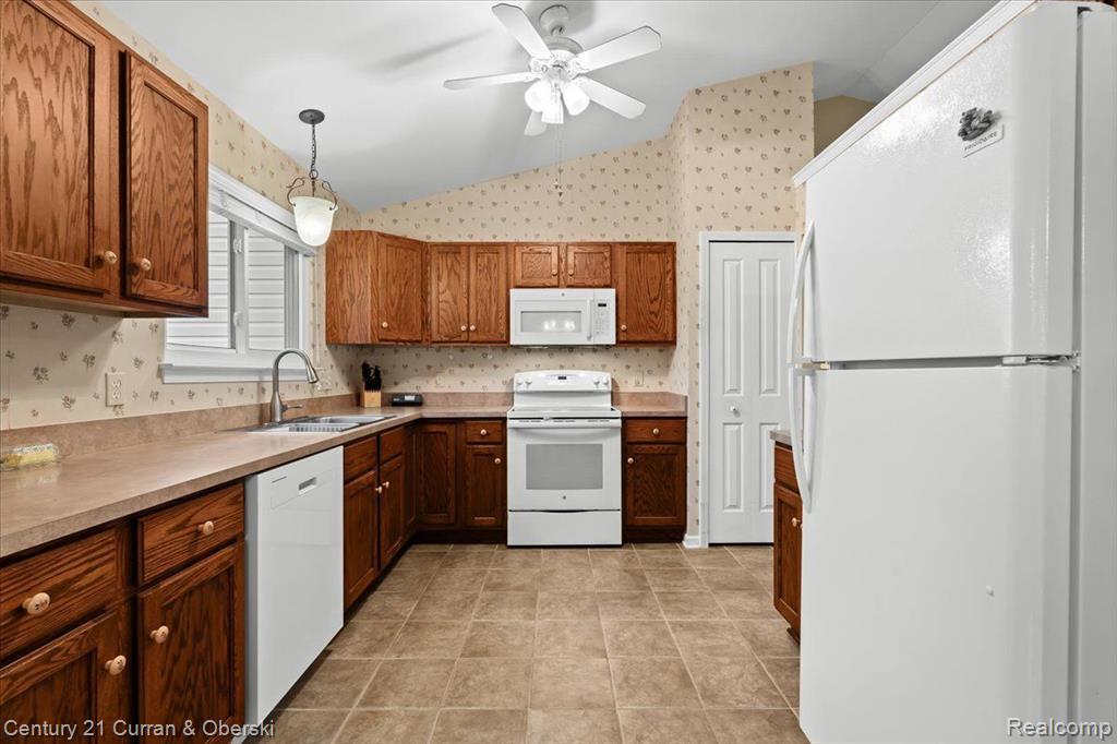 940 S HOWARD Street, Fenton, MI 48430 — Photo 13