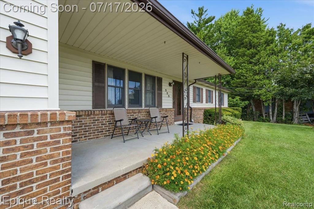 555 E Square Lake Road, Troy, MI 48085 — Photo 6