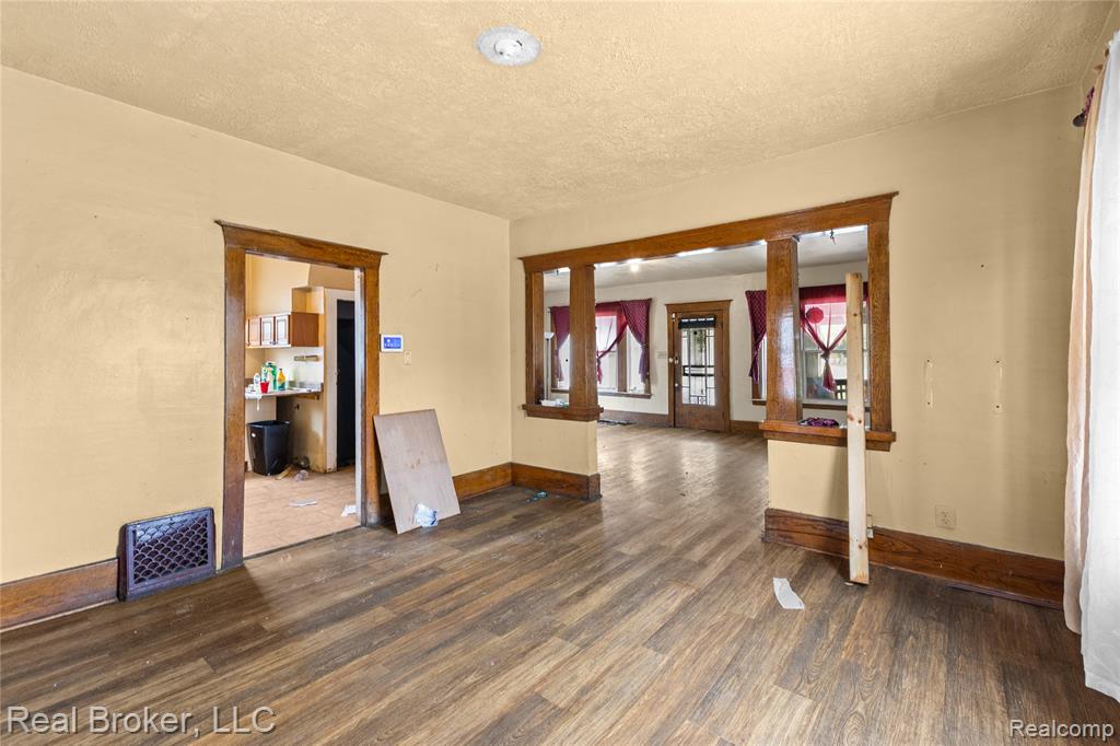 352 N Perry Street, Pontiac, MI 48342 — Photo 12