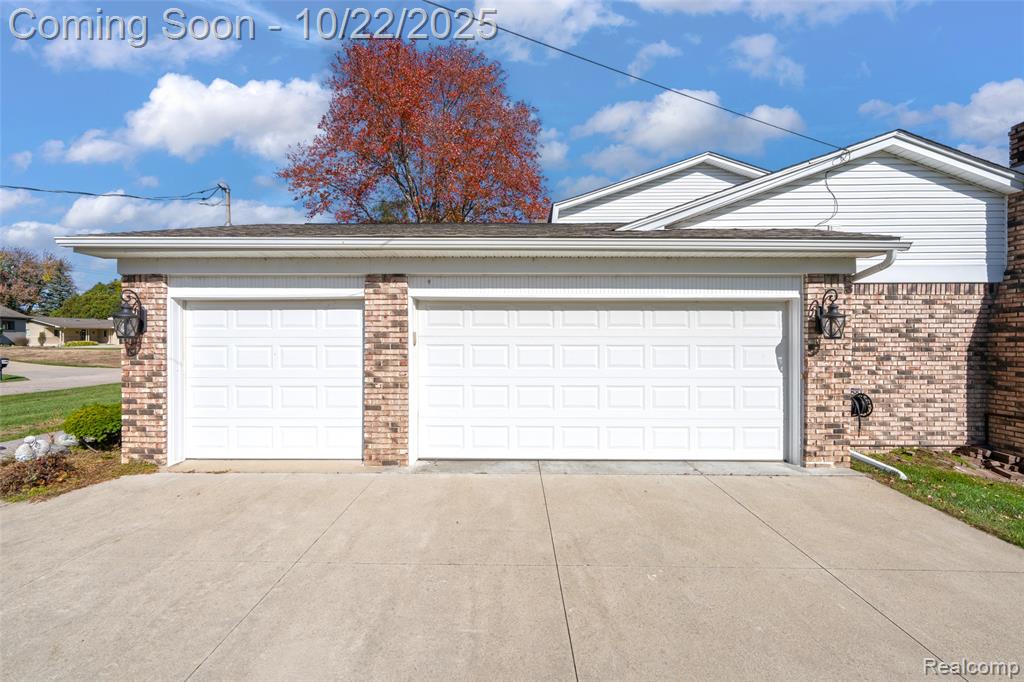 3996 Araby Court, Highland, MI 48356 — Photo 8