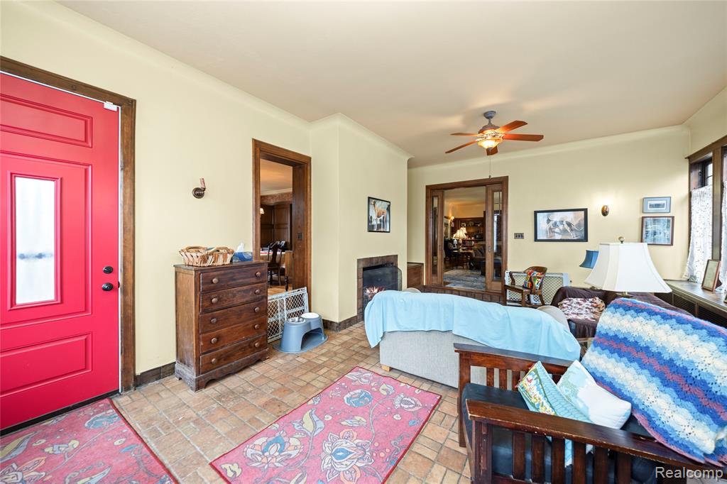 2475 Iroquois Street, Detroit, MI 48214 — Photo 24