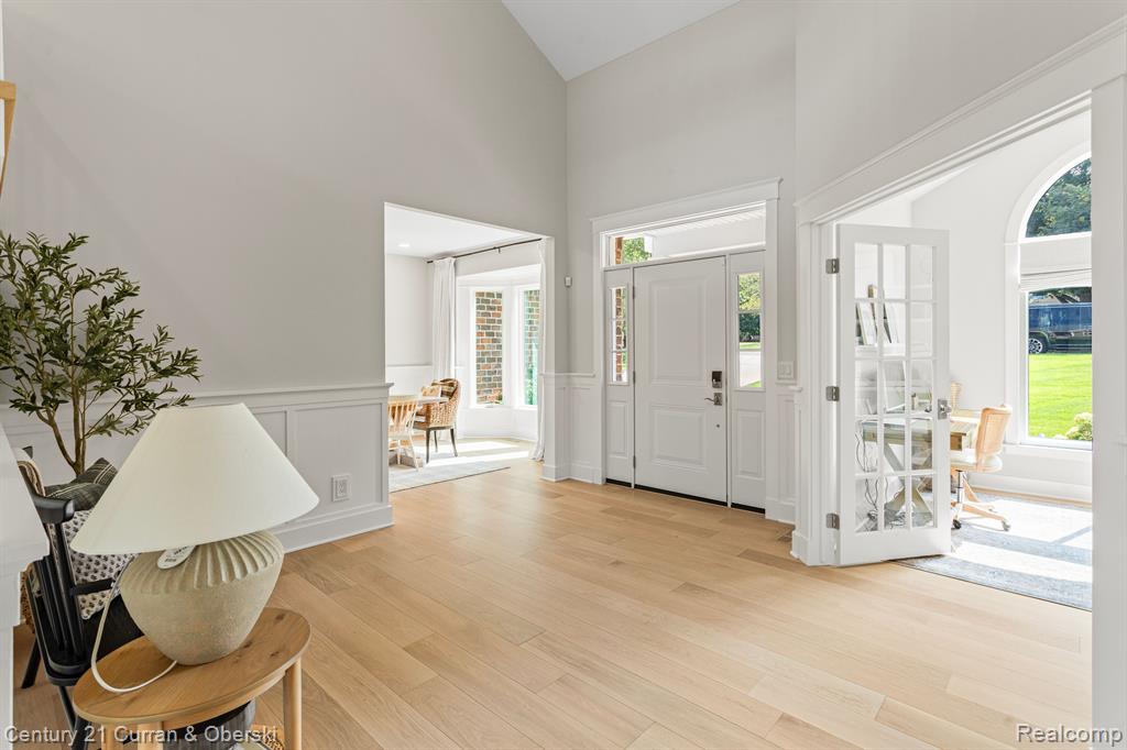 7064 CEDARBANK Drive, West Bloomfield, MI 48324 — Photo 8
