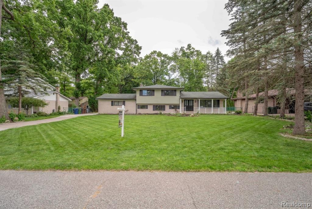 6742 Canterbury Court