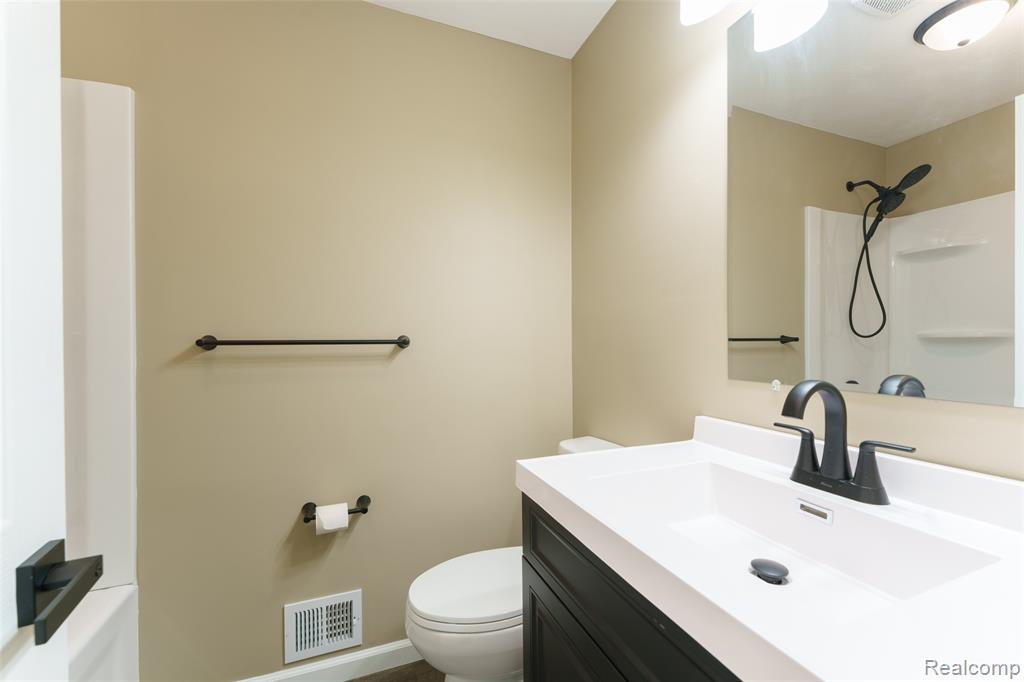 6201 Lerner Way, Lansing, MI 48911 — Photo 14
