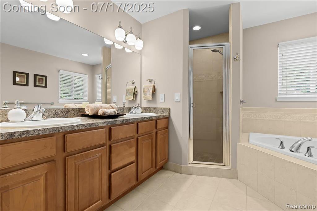 610 W Oxhill Drive, White Lake, MI — Photo 23