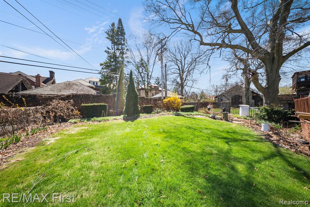 725 W BOSTON Boulevard, Detroit, MI 48202 — Photo 54