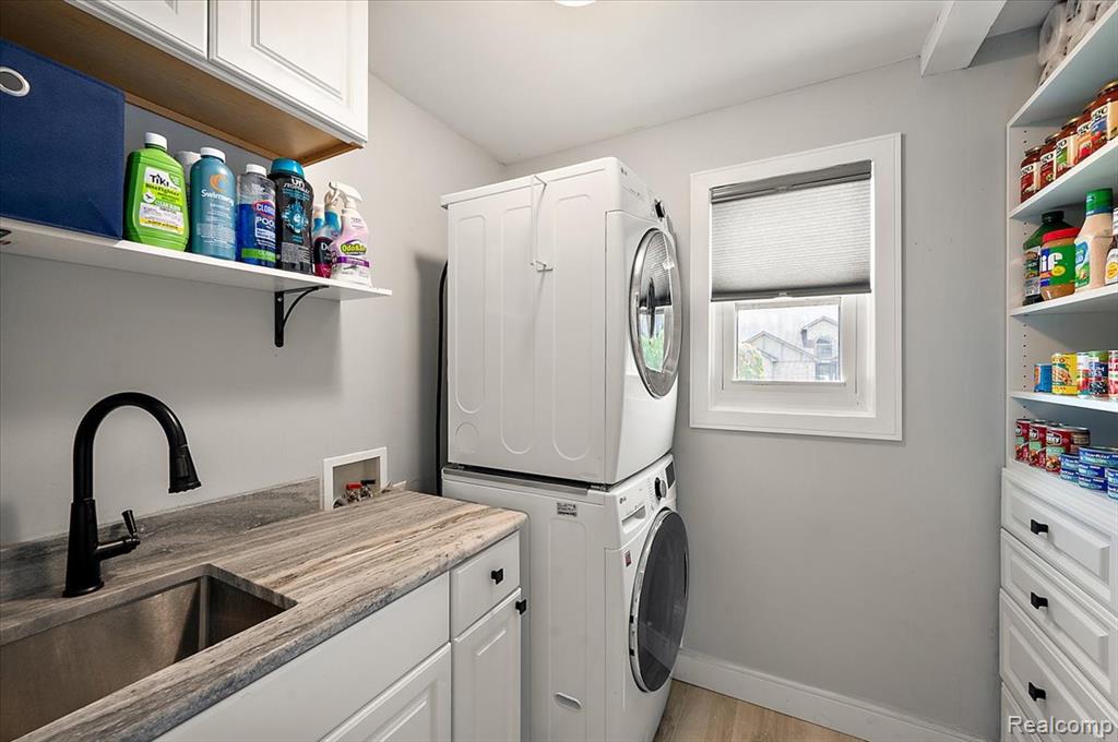 48037 Lafayette Drive, Macomb, MI 48044 — Photo 19