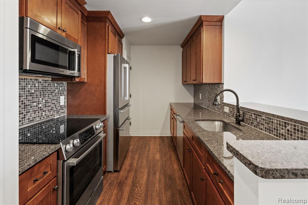 730 Penniman Avenue, 205, Plymouth, MI 48170 — Photo 6