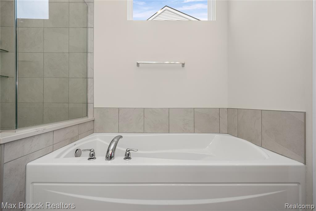 30153 TURTLE CREEK CIRCLE, New Hudson, MI 48165 — Photo 23