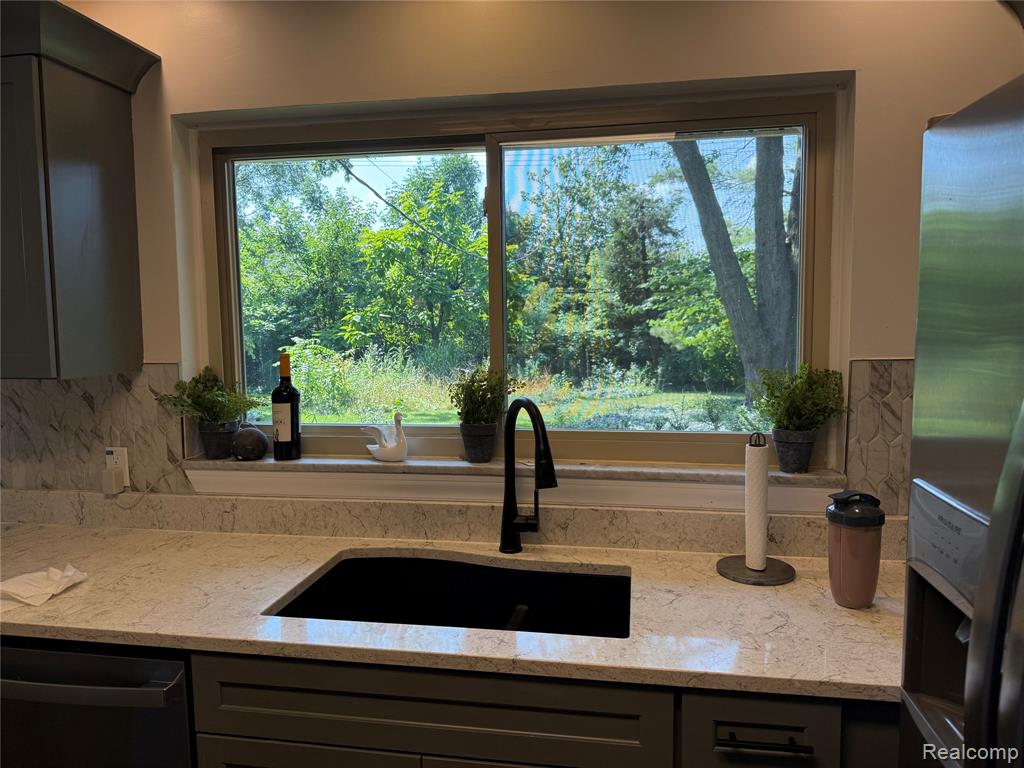 18141 Sunnybrook Avenue, Lathrup Village, MI 48076 — Photo 46