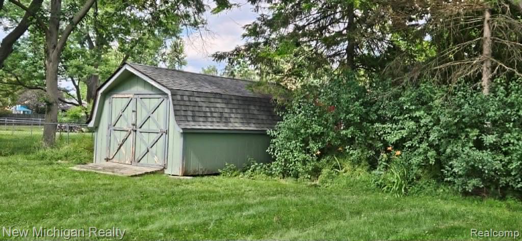 1105 Woodnoll Drive, Flint, MI 48507 — Photo 37