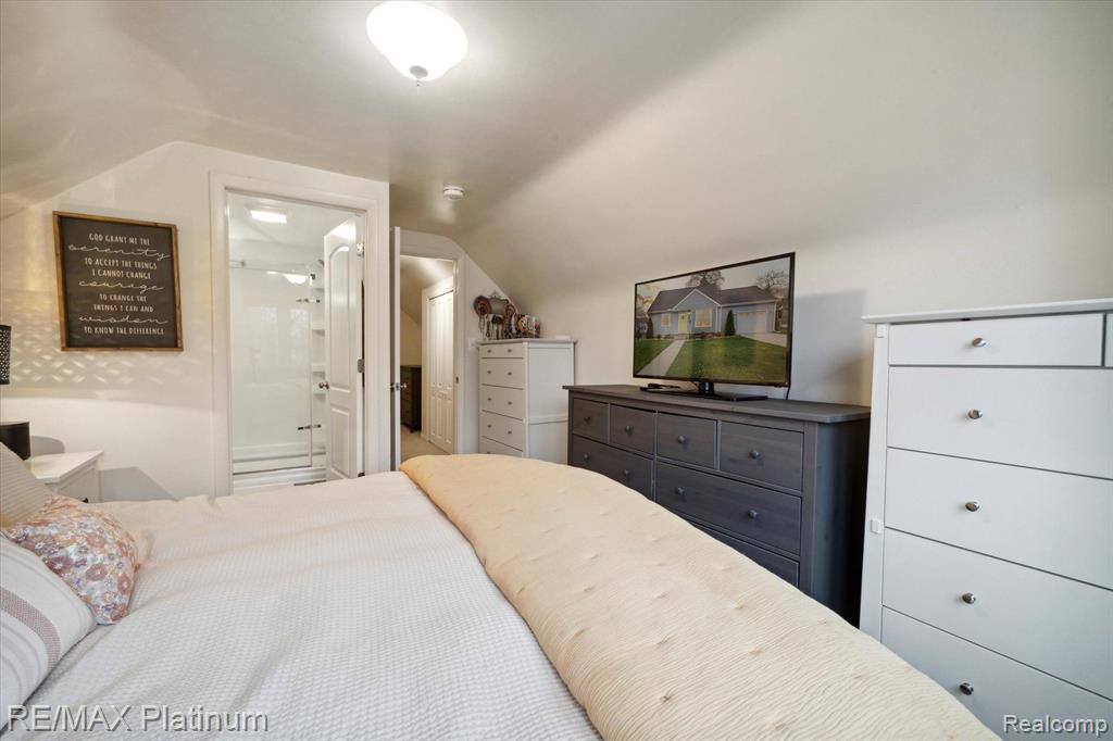 624 RIDDLE Street, Howell, MI 48843 — Photo 19