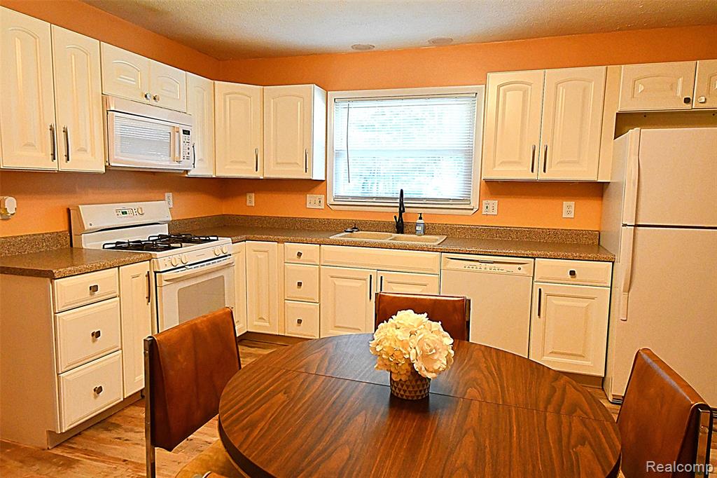 8702 Center Street, St. Helen, MI 48656 — Photo 11