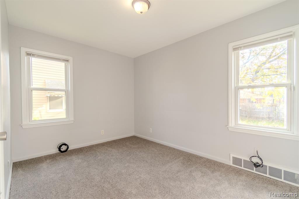 8126 Standard St, Center Line, MI 48015 — Photo 5