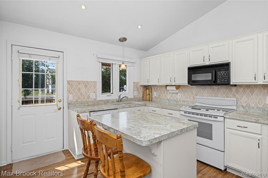 35263 Kings Forest Boulevard, Clinton Twp, MI 48035 — Photo 13