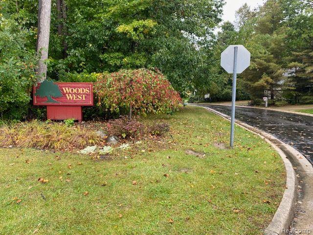7105 WOODS WEST Drive, Flushing, MI 48433 — Photo 4