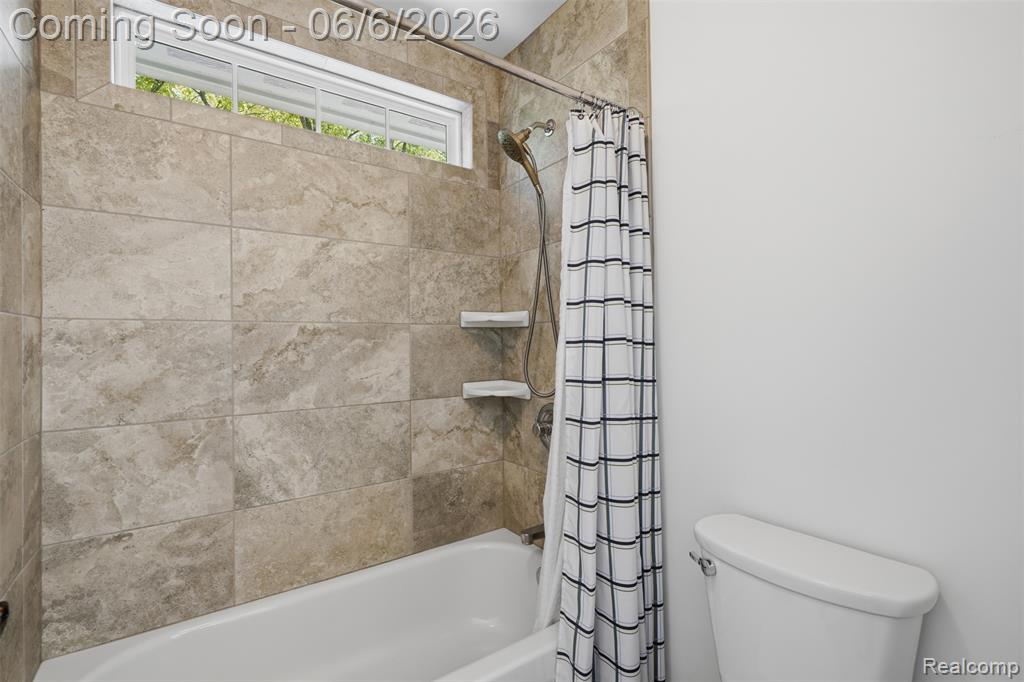 7375 N Mistwood Drive, White Lake, MI 48383 — Photo 38