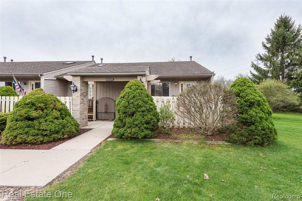 62511 Raleigh Court, 6, South Lyon, MI 48178 — Photo 2
