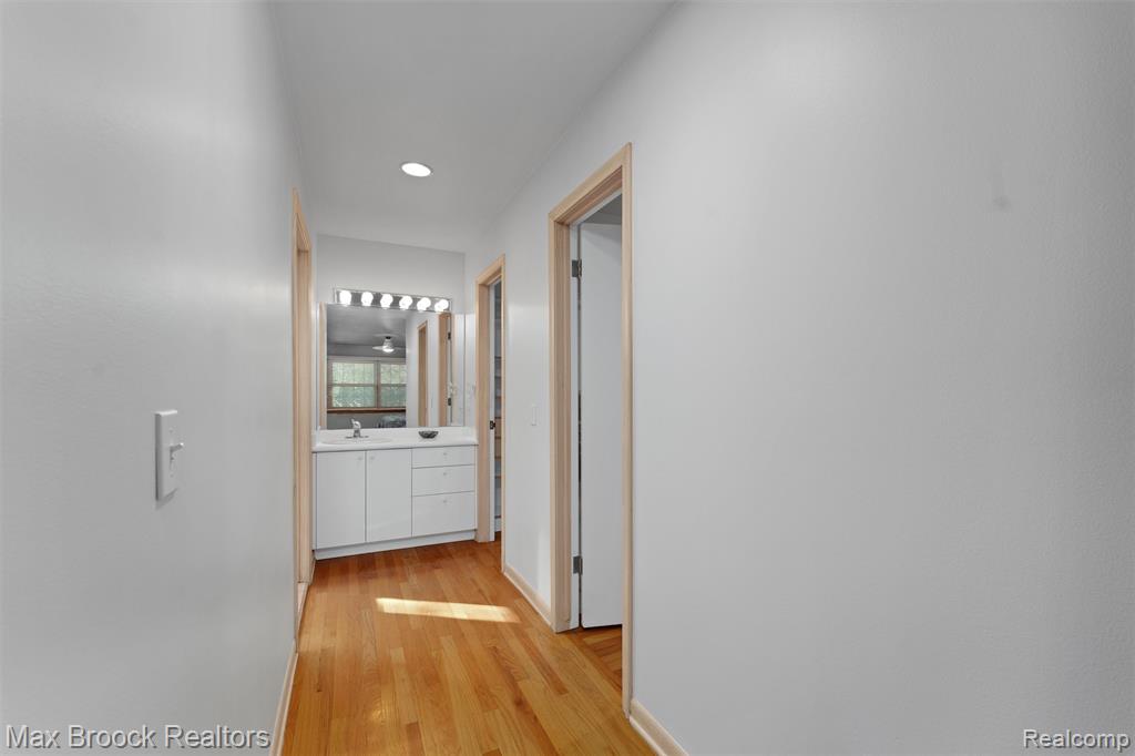 5946 Cherry Crest Drive, West Bloomfield, MI — Photo 34