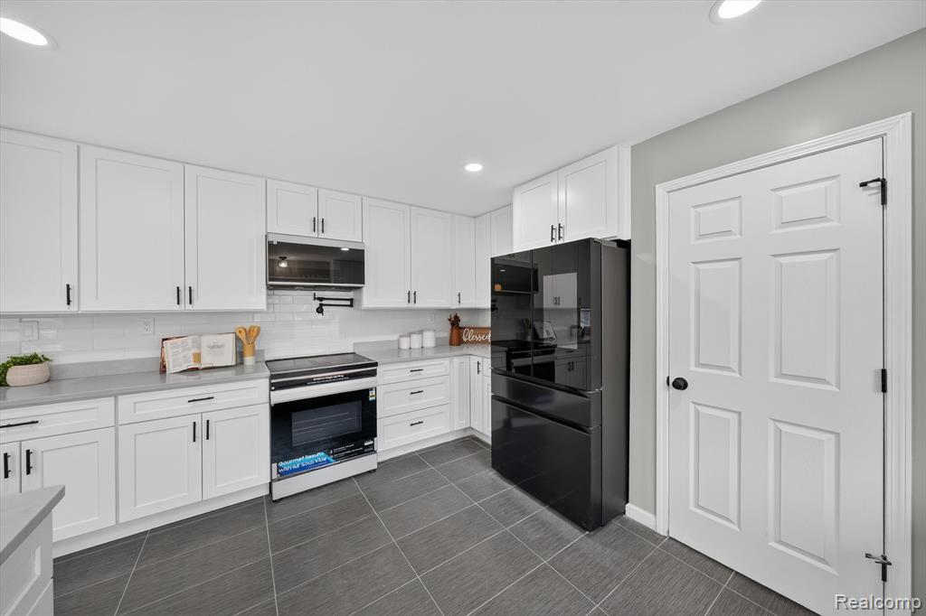 19391 Sussex Street, Detroit, MI 48235 — Photo 11