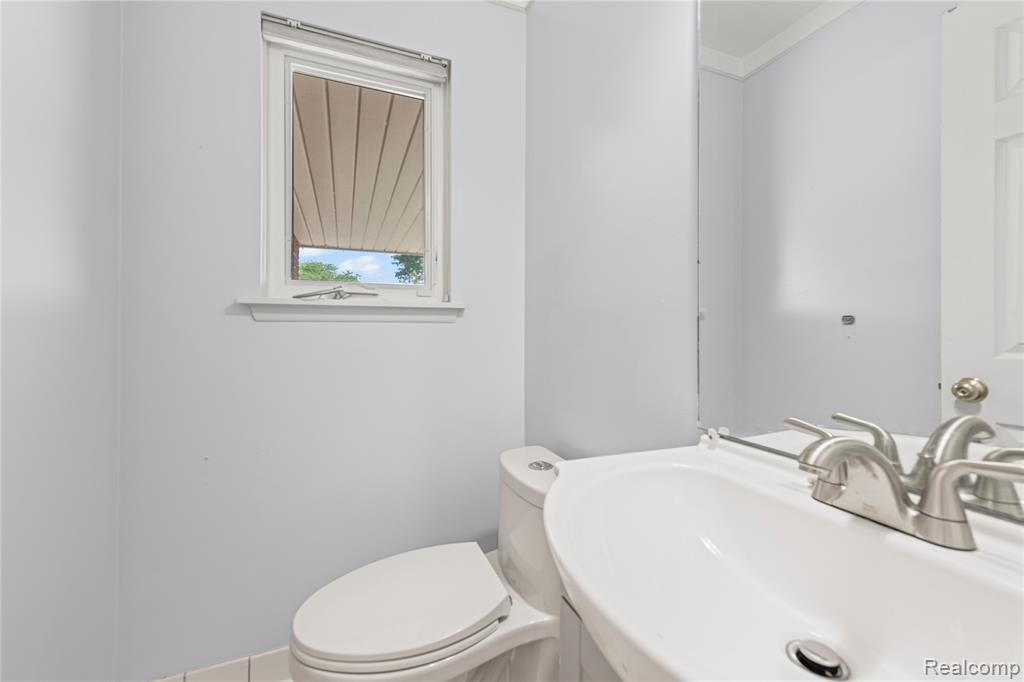 4900 Kadena Court, Sterling Heights, MI 48310 — Photo 11