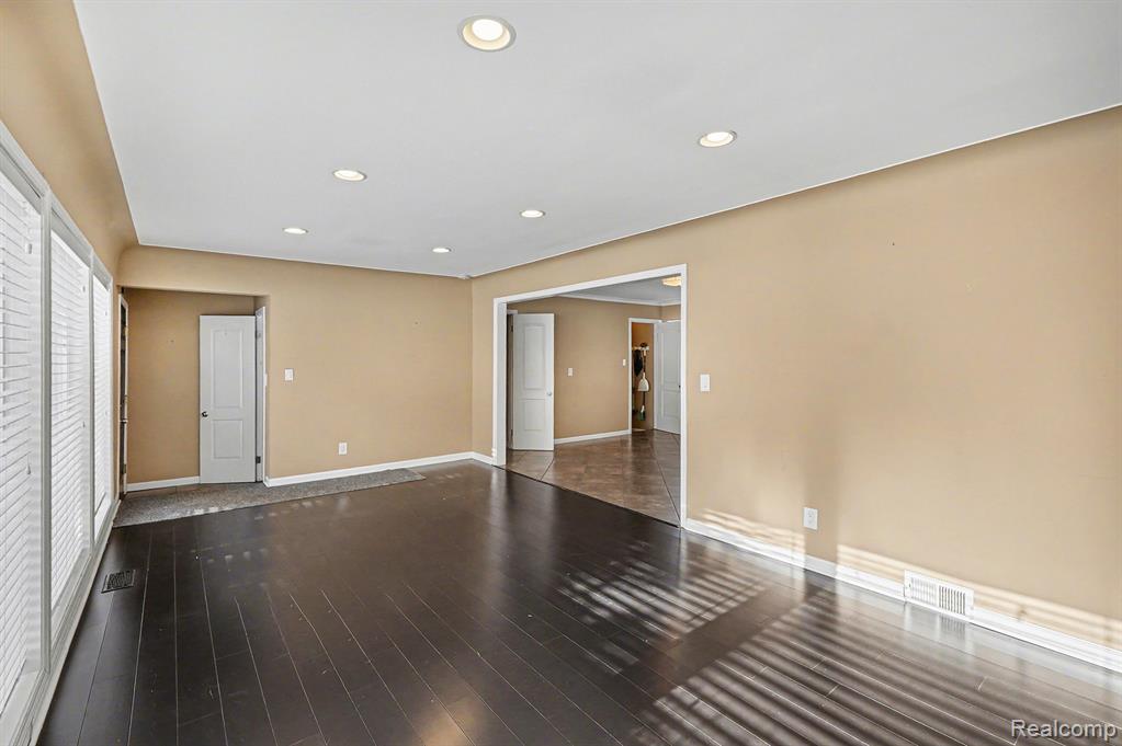 835 E Square Lake Road, Troy, MI 48085 — Photo 7