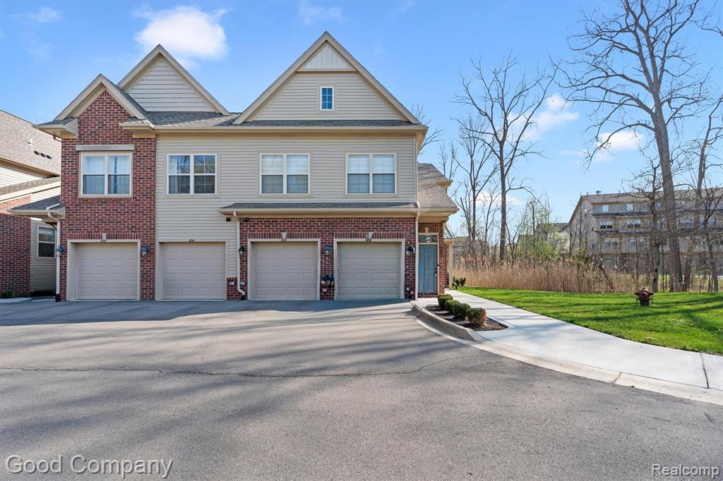602 Pointe Drive, Walled Lake, MI 48390 — Photo 2