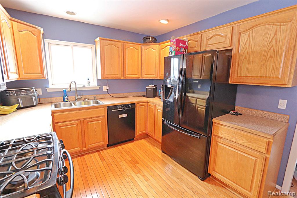 412 Cambridge Avenue, South Lyon, MI 48178 — Photo 29