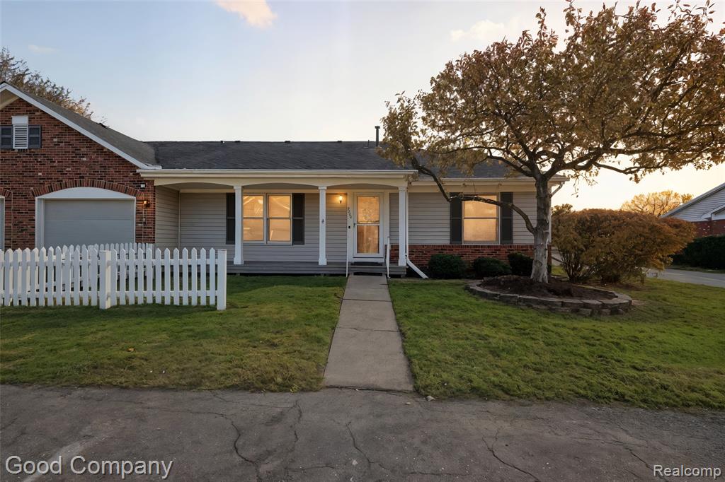9200 North Drive, Saint Clair Shores, MI 48082 — front exterior