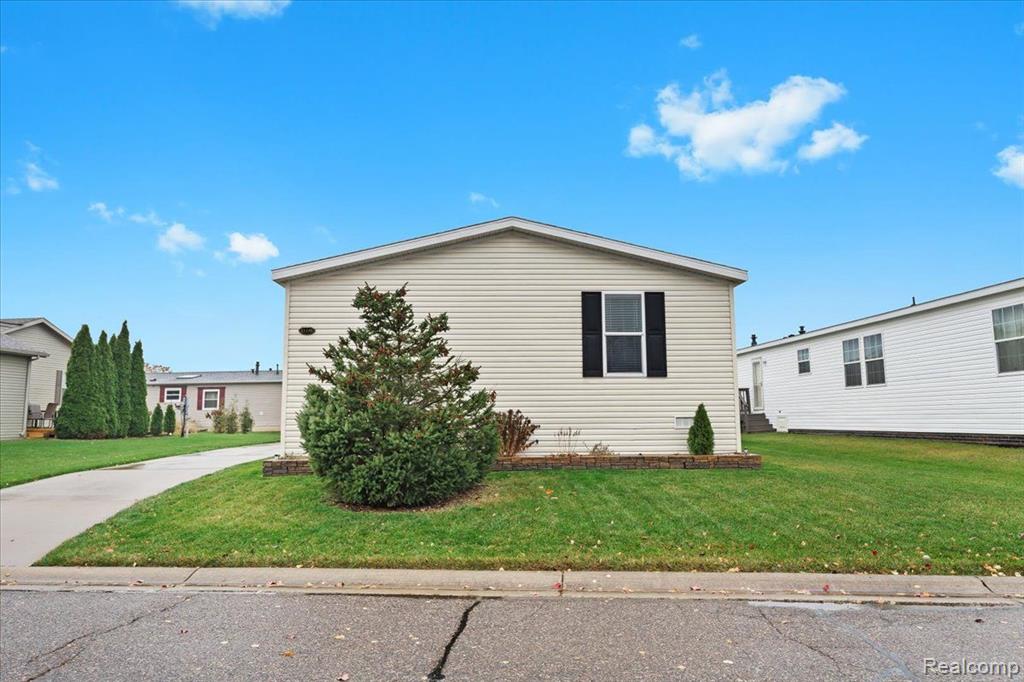 11198 SHADY GROVE, South Lyon, MI 48178 — Photo 19