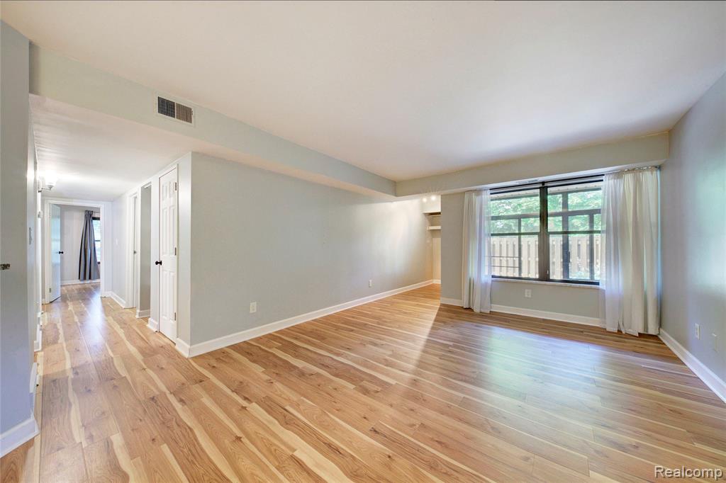 19143 Surrey Lane - Photo 5