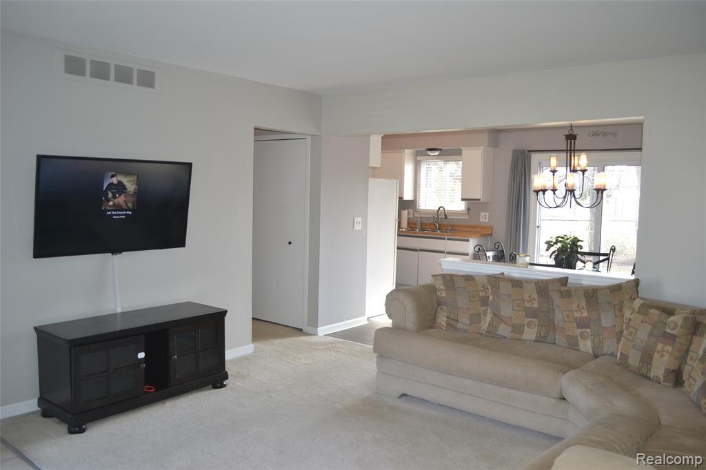 42428 Greenbrier Lane, Clinton Twp, MI 48038 — Photo 6