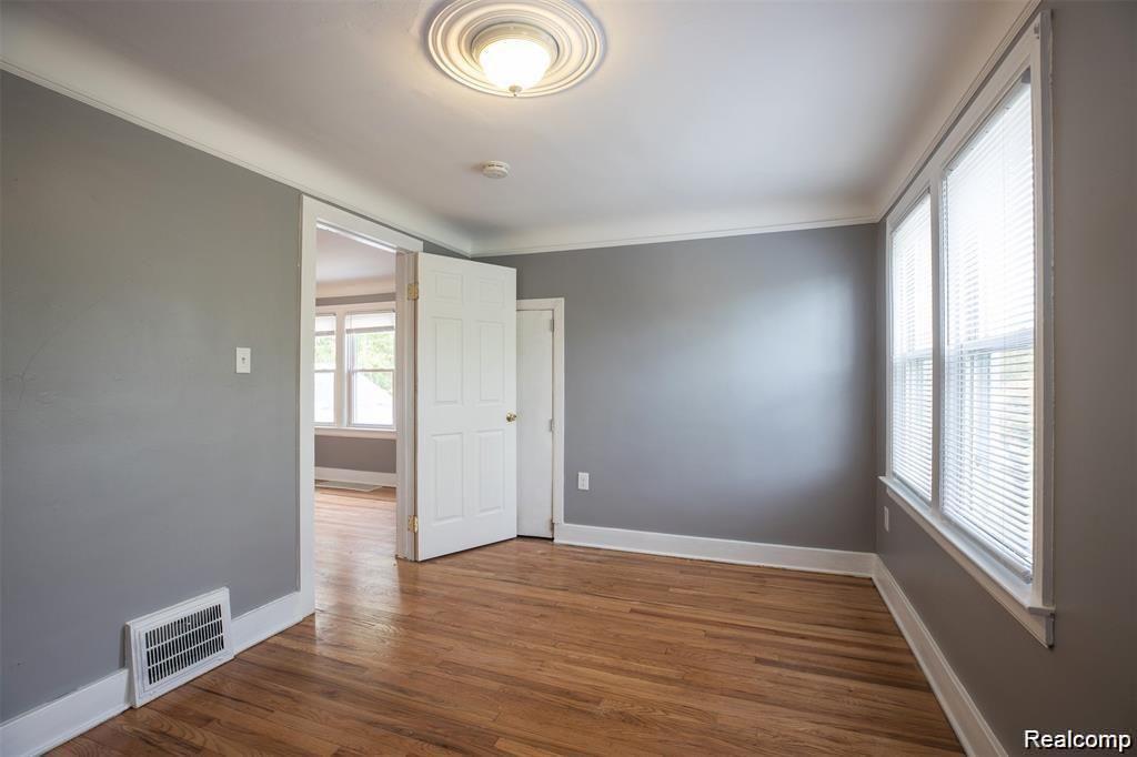 6753 HEYDEN Street, Dearborn Heights, MI 48127 — Photo 37