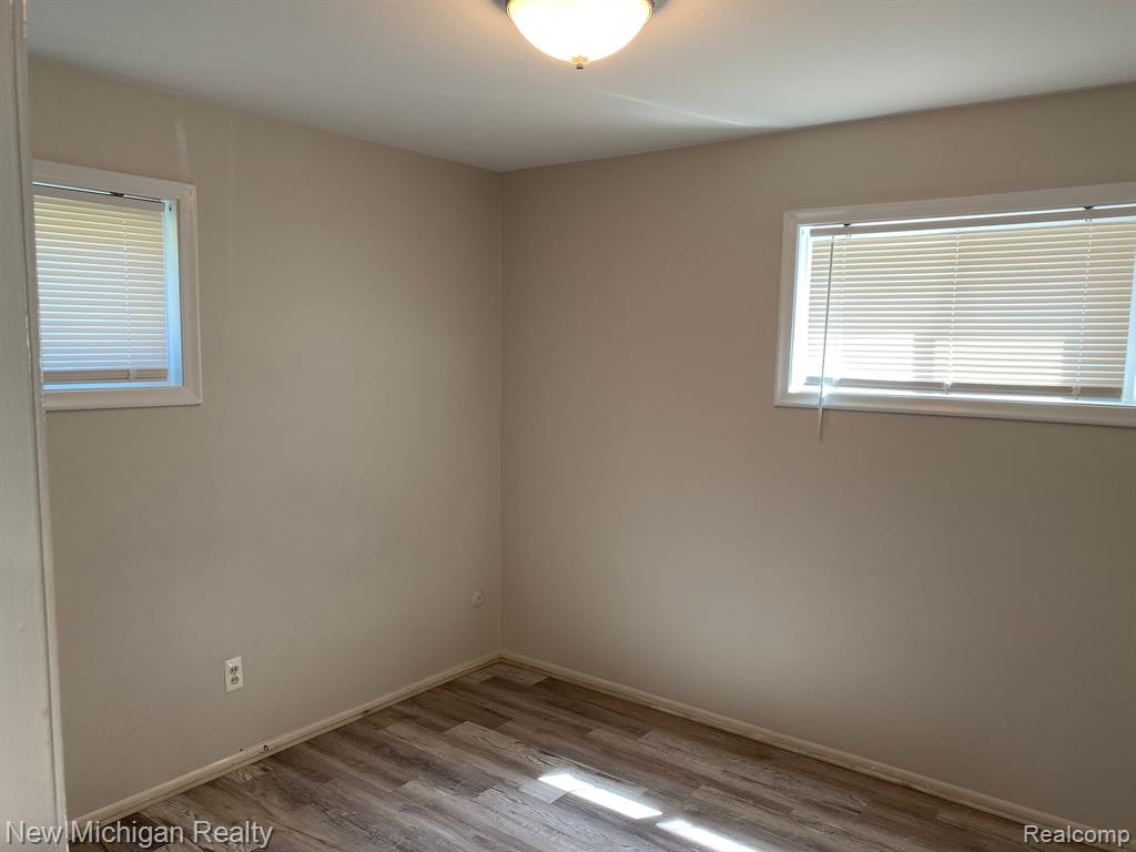 4671 MCKINLEY Street, Dearborn Heights, MI 48125 — Photo 10