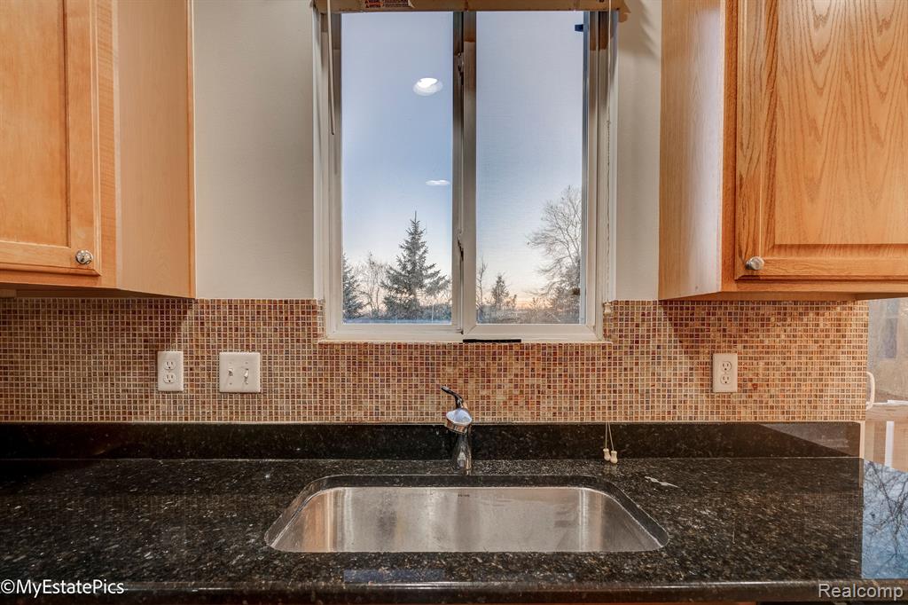 45101 BARTLETT Drive, Novi, MI — Photo 20