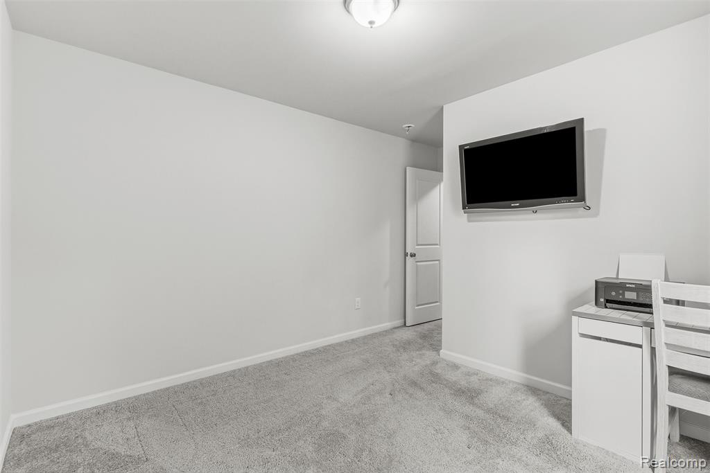 6048 Burton Estates Drive, Burton, MI 48519 — Photo 18